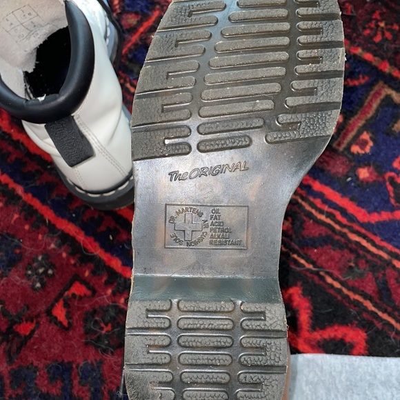 WHITE DOC MARTENS - Picture 6 of 6